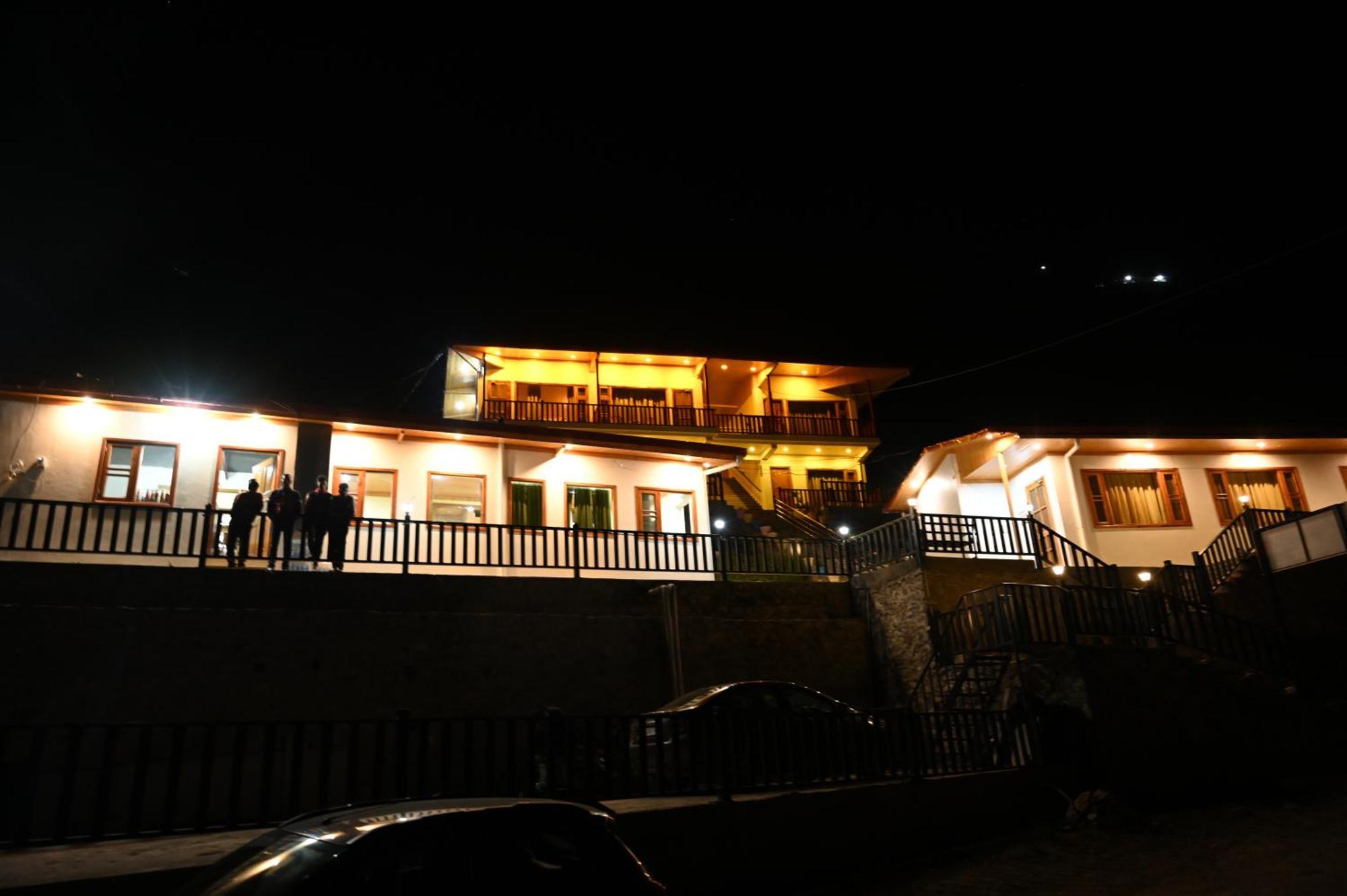 The Vintage Hill Village - Himalayan Boutique Resort Kanatal Εξωτερικό φωτογραφία
